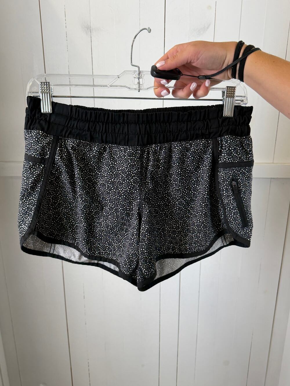 Lululemon Black White Athletic Shorts Women’s Size 6